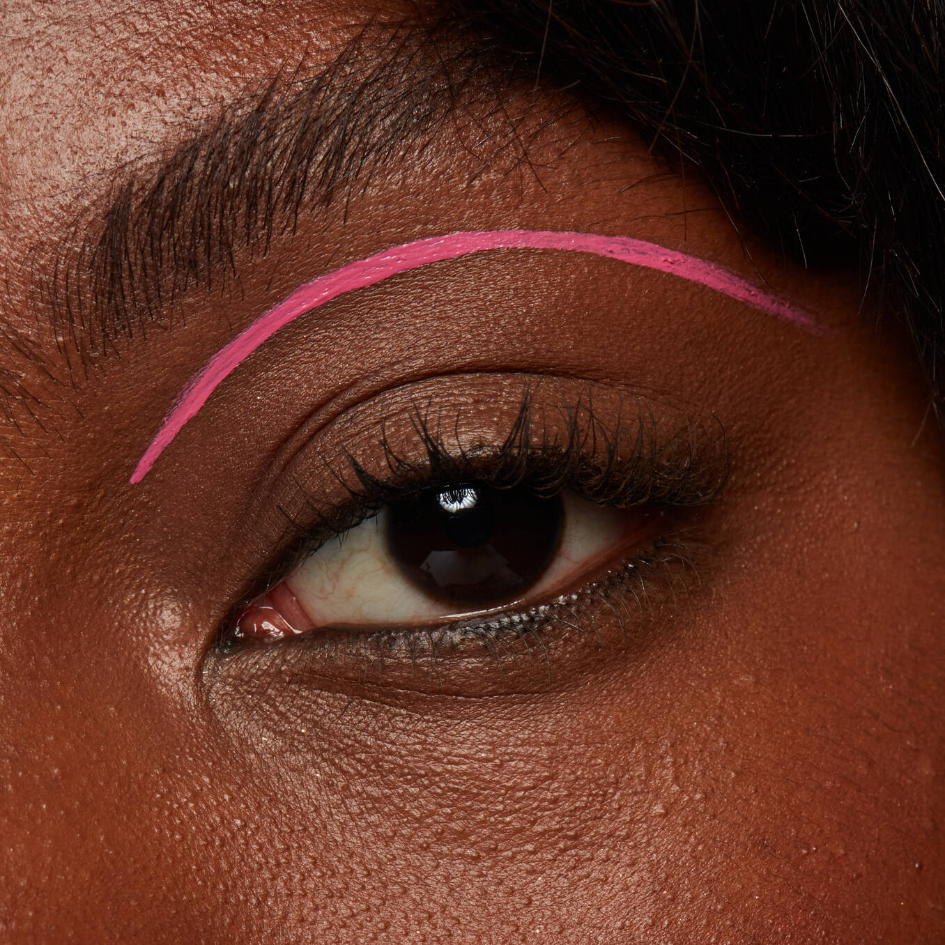 VIVID BRIGHTS COLORED LIQUID EYELINER don’t pink twice