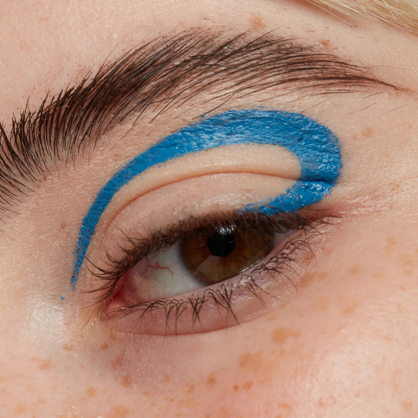 VIVID BRIGHTS LIQUID LINER  blue thang