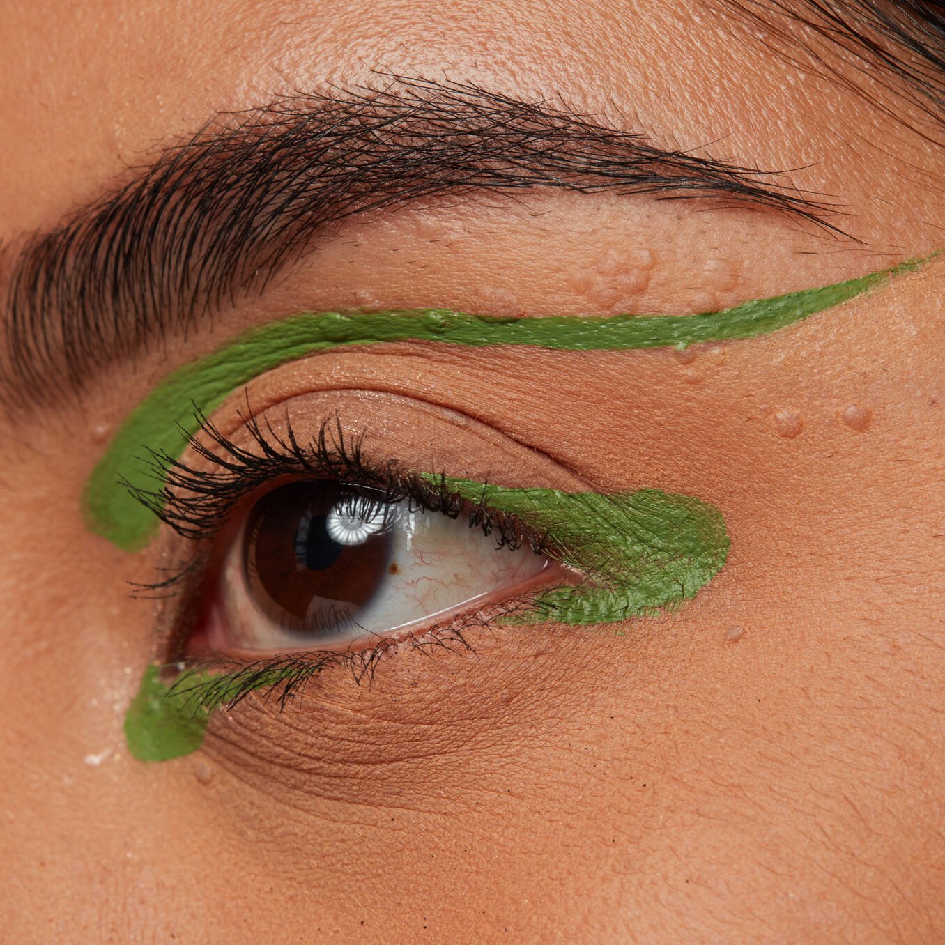 VIVID BRIGHTS LIQUID LINER ghosted green